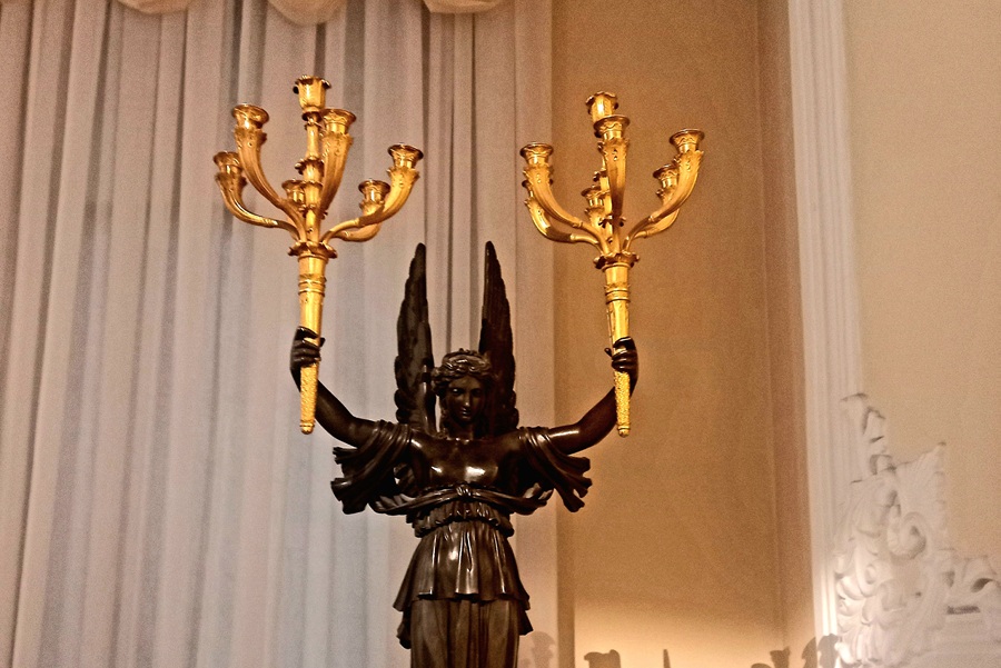 У этой выставки было множество предметных слоев