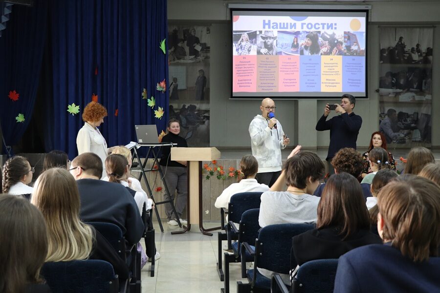 Школьники новосибирской гимназии узнали секреты работы в СМИ