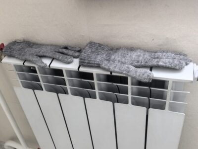 «Тепло есть, но его нет»: новосибирцы замерзают в многоэтажном доме в Ленинском районе