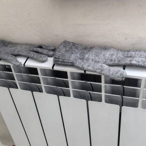 «Тепло есть, но его нет»: новосибирцы замерзают в многоэтажном доме в Ленинском районе