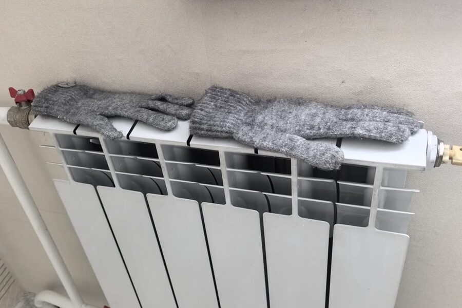 «Тепло есть, но его нет»: новосибирцы замерзают в многоэтажном доме в Ленинском районе