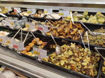 «Кастрюлю борща никто уже не готовит»: на рынок готовой еды в Новосибирске выходят все больше потребителей