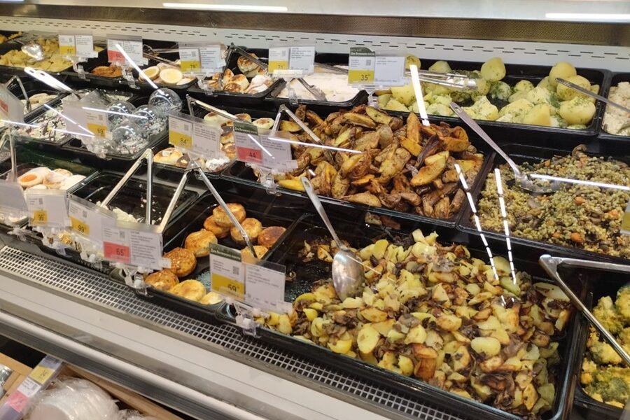 «Кастрюлю борща никто уже не готовит»: на рынок готовой еды в Новосибирске выходят все больше потребителей