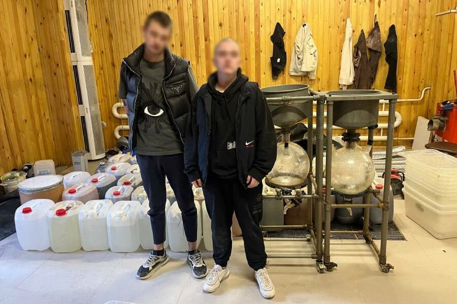 Граждане Латвии получили сроки за производство наркотиков в Новосибирске