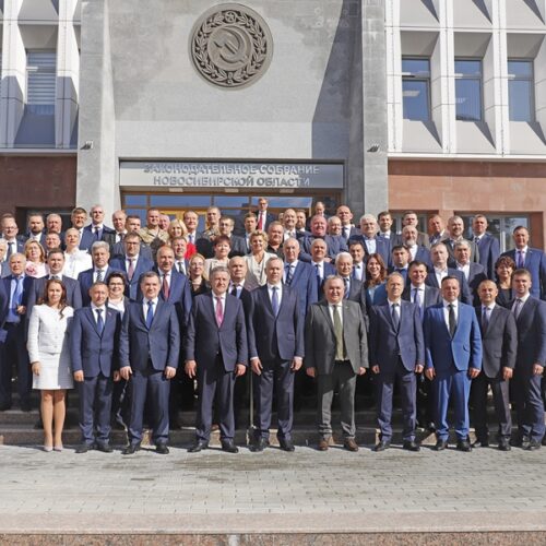 Два депутата регионального парламента Новосибирской области сдали мандаты