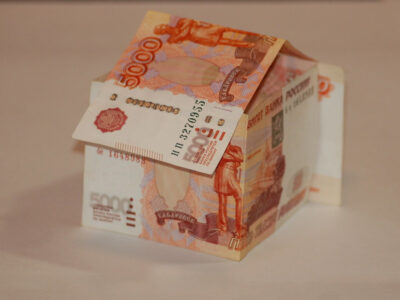 дом из денег