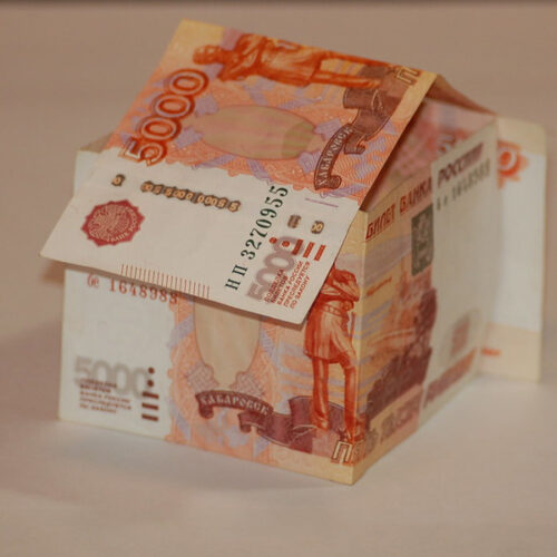 дом из денег