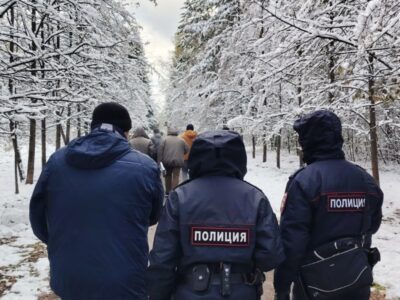 Собаководы Новосибирска начали получать штрафы за выгул питомцев в дендропарке