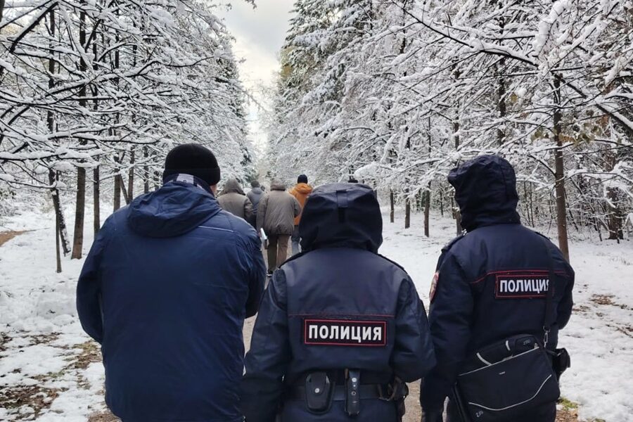 Собаководы Новосибирска начали получать штрафы за выгул питомцев в дендропарке