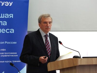 Анатолий Холопов, профессор МГИМО, специалист в области макроэкономического регулирования, международной экономики и истории экономических учений, доктор экономических наук