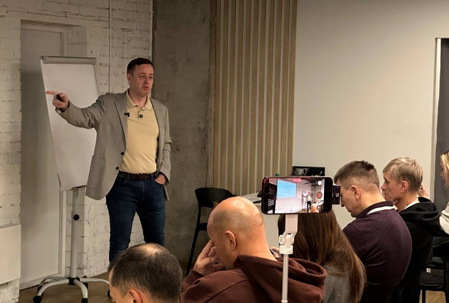 В бизнесе решение всегда нужно принимать из текущей точки, неважно, что было вчера