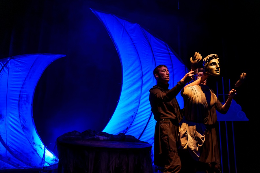 В НОТЕК Тимур Гуляев будто принёс имперскую монументальность «СибКолизея»