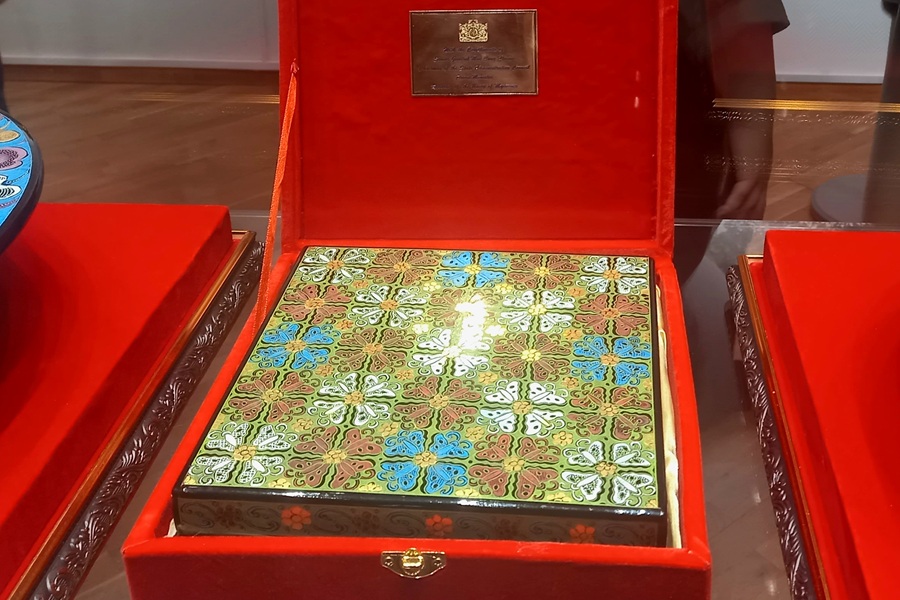 Яркий специалитет НГХМ последних трёх лет — страноведческие выставки, устраиваемые при содействии посольств и консульств