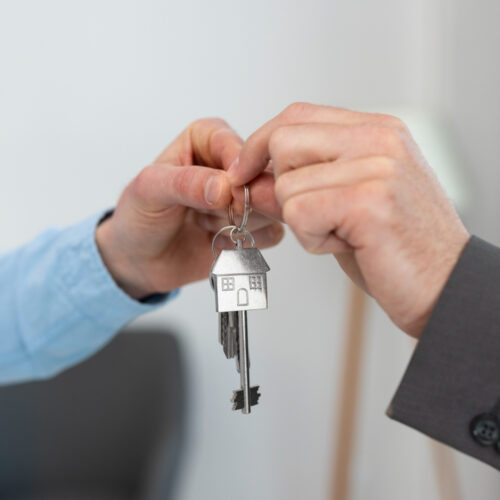 Депутат Госдумы просит Генпрокуратуру пресечь мошенничество с жильём пенсионеров