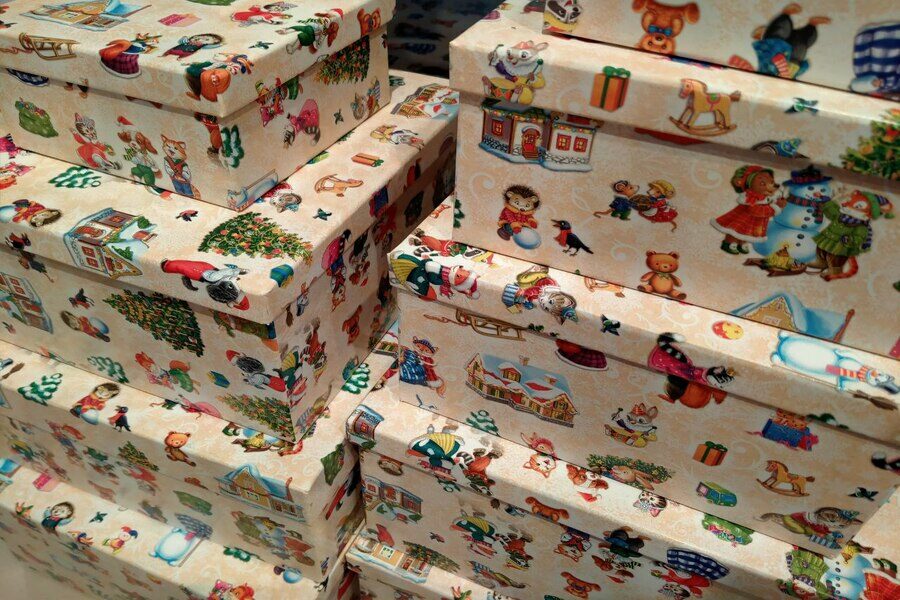 «Здесь вам не СССР»: в Новосибирске компании экономят на новогодних подарках для детей сотрудников