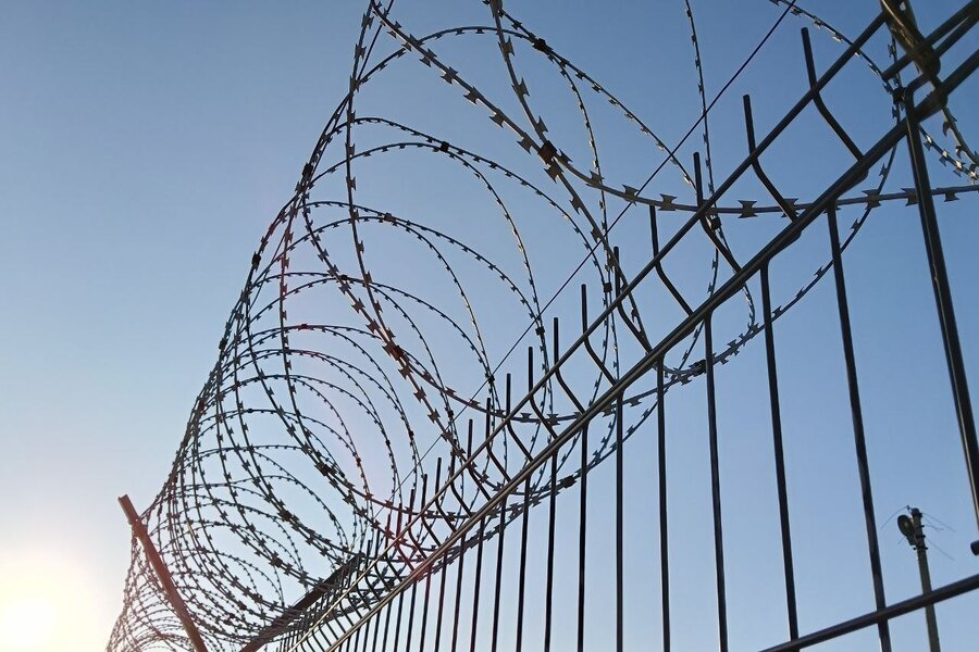 Жителя Новосибирска арестовали на пять суток за экстремистскую надпись на стене