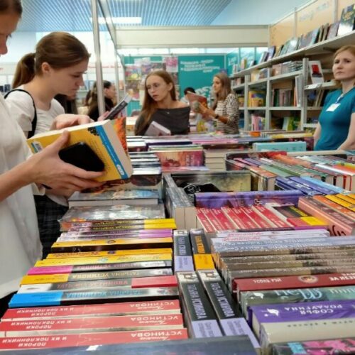 На фестивале в Новосибирске обсуждают вымирание книжных магазинов