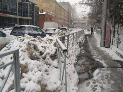 Автомобилисты и УК названы главными проблемами при уборке снега в Новосибирске