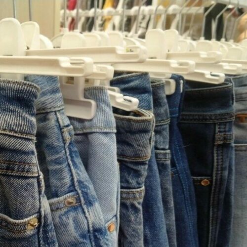 Жительница Новосибирска подменила 26 брендовых вещей на подделки в пункте выдачи