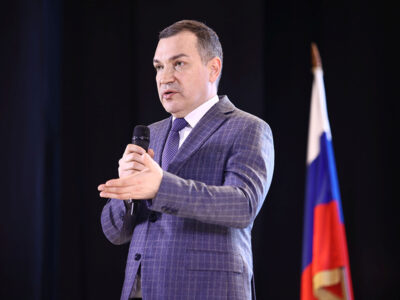 Мэр Новосибирска обсудил с жителями города дороги, школы и благоустройство