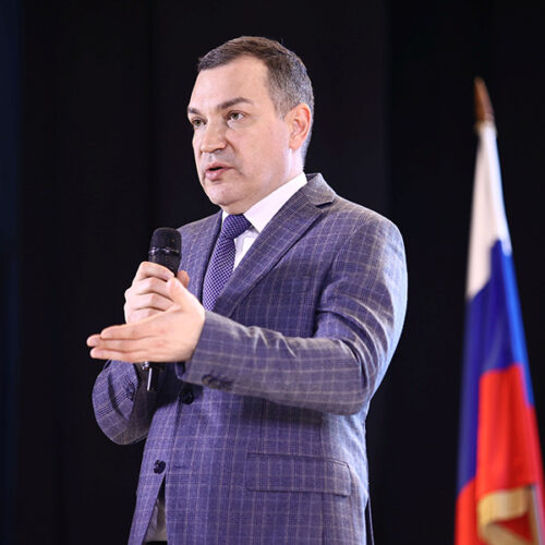 Мэр Новосибирска обсудил с жителями города дороги, школы и благоустройство