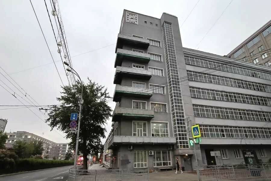 «Тогда все увидят, насколько это красиво»: Новосибирск просят сделать идеальный ремонт одного памятника конструктивизма