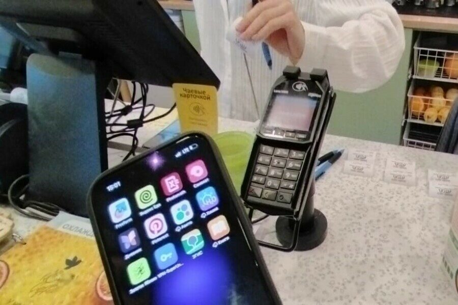 В Новосибирске магазины стали чаще просить оплату через QR-код или наличкой