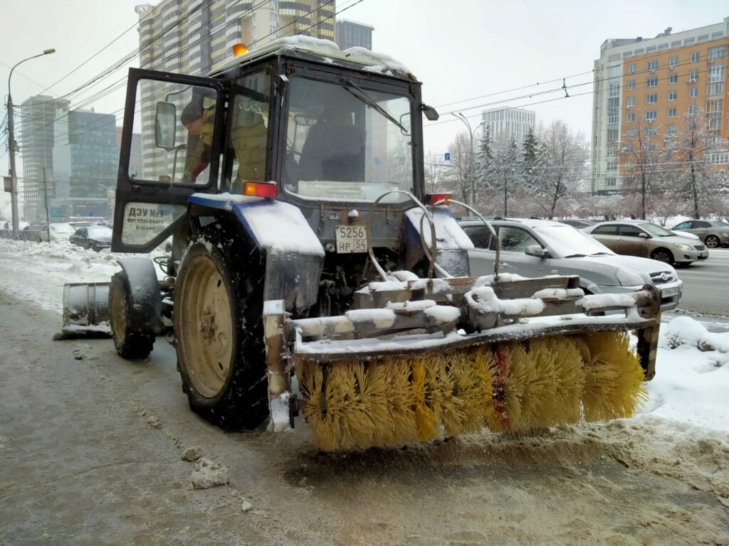 На очистку тротуаров и лестниц Новосибирска городским службам дали сутки