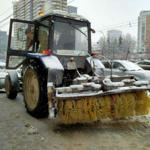 Мэр Новосибирска поручил очистить тротуары и лестницы за сутки