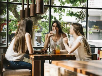 Расходы россиян на короткие поездки и рестораны выросли в ноябрьские праздники