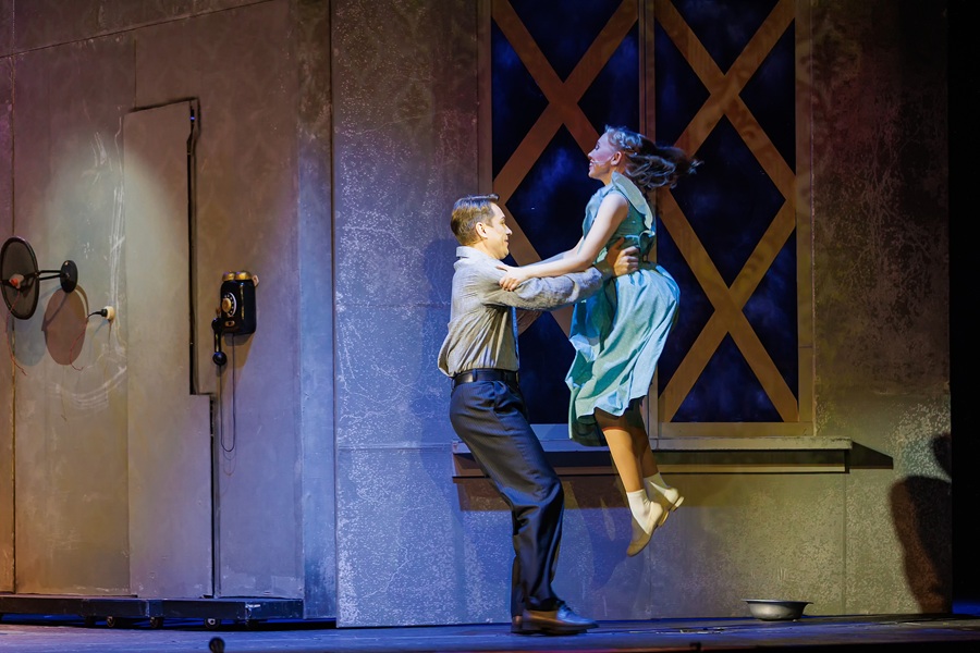 Магия сюжета —  эпоса о болезненном и трагическом взрослении