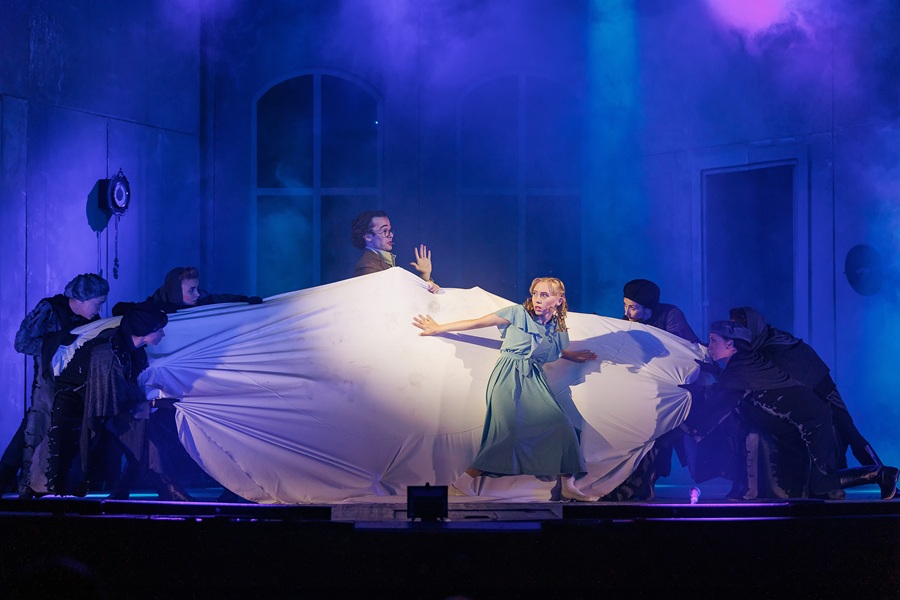 Музыкальная драма «Летят журавли» — это  о том, что в войнах побеждают неидеальные люди