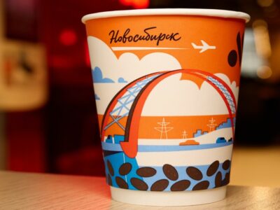Российская сеть фастфуда выпустила стаканы с изображением Бугринского моста