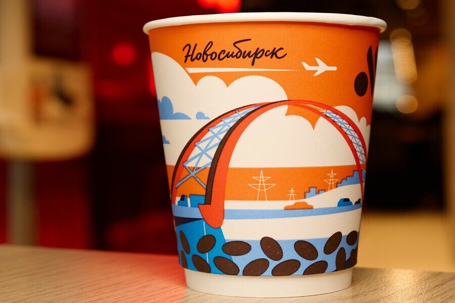 Российская сеть фастфуда выпустила стаканы с изображением Бугринского моста