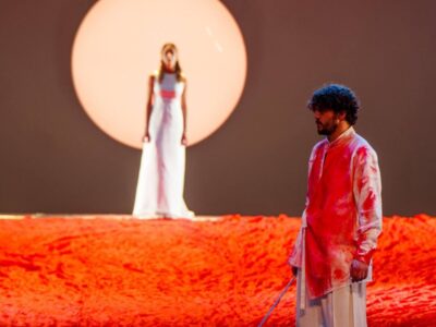 Два театра Новосибирска заглянули в античность