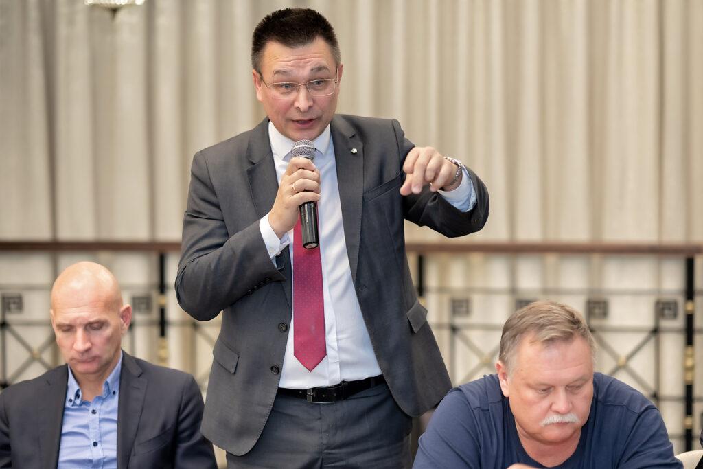 Александр Николаенко