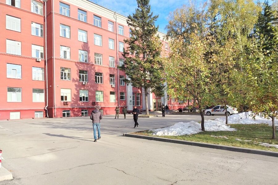 Платно в вузах Новосибирска обучаются более 52 тысяч студентов