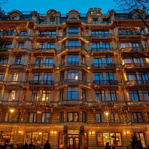 Россиян предупредили о штрафах за новогодние гирлянды на окнах и фасадах домов