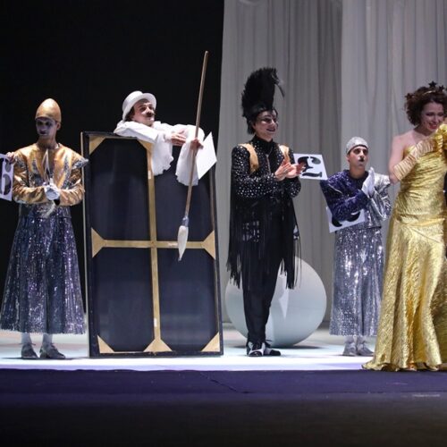 Новосибирский театр показал сказку Андерсена в эстетике мультивселенных