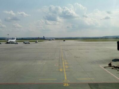 Новые рулежные дорожки в Толмачево откроет министр транспорта России