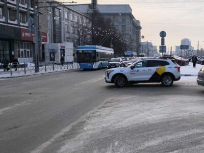 В декабре из троллейбусного парка Новосибирска уволят водителей-мигрантов