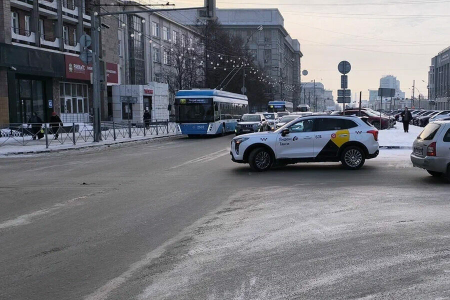 В декабре из троллейбусного парка Новосибирска уволят водителей-мигрантов