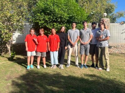 «Учителей там уважают»: новосибирские студенты-педагоги учат школьников в Египте