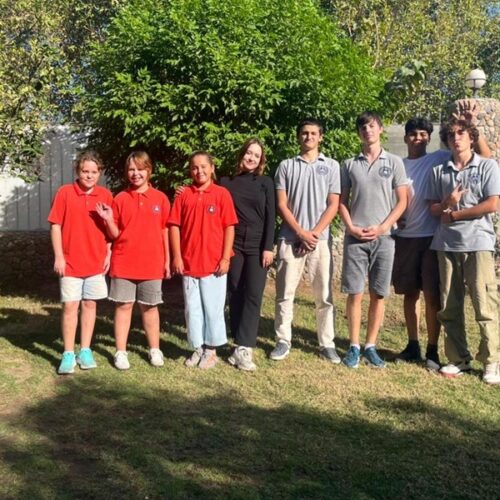 «Учителей там уважают»: новосибирские студенты-педагоги учат школьников в Египте