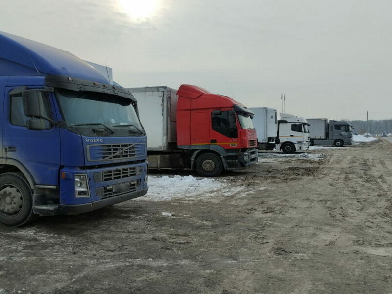 «Перевозчиков поставят перед фактом»: в Новосибирске определили маршруты для постоянного движения фур