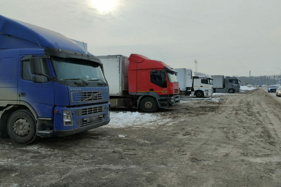 «Перевозчиков поставят перед фактом»: в Новосибирске определили маршруты для постоянного движения фур