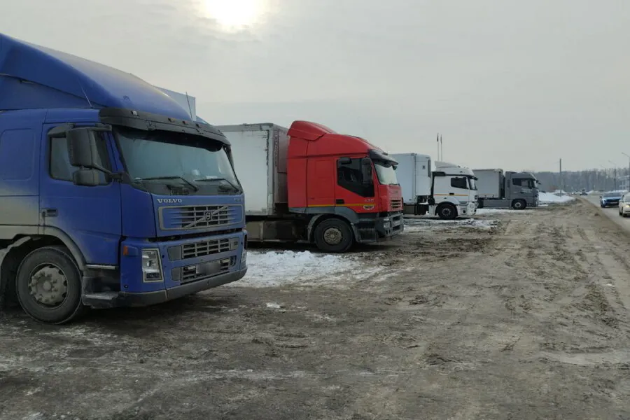«Перевозчиков поставят перед фактом»: в Новосибирске определили маршруты для постоянного движения фур