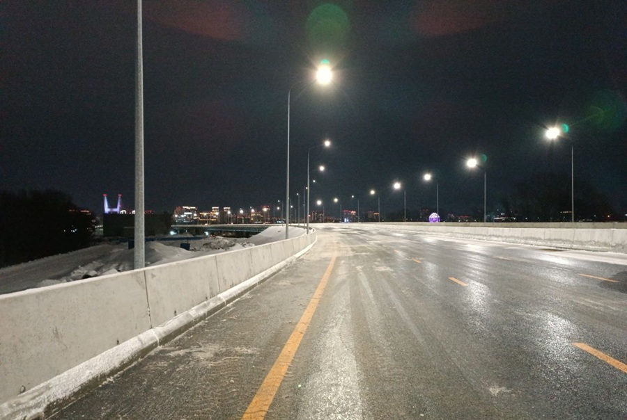 До тех пор, пока не будут запущены все объекты, включенные в концессионное соглашение, проезд по мосту будет бесплатным для всех видов транспорта.