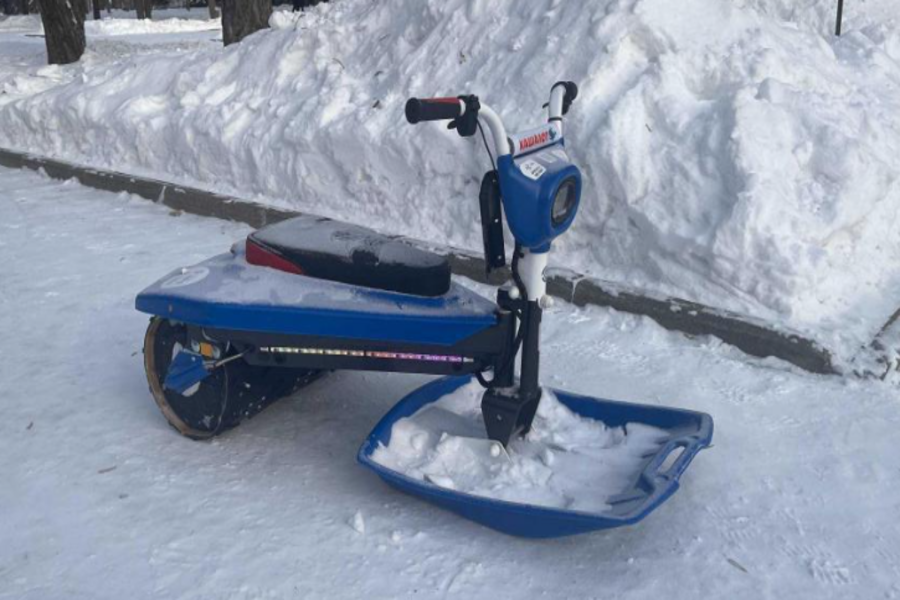 Электроснегокаты захламляют Нарымский парк в Новосибирске