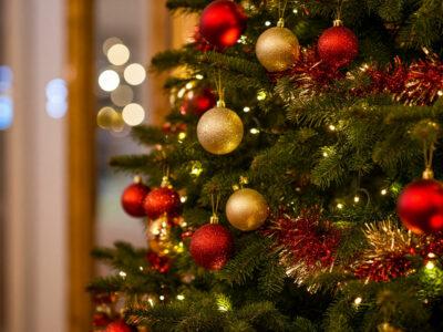 Маркетплейсы приготовились к возврату гирлянд после новогодних праздников